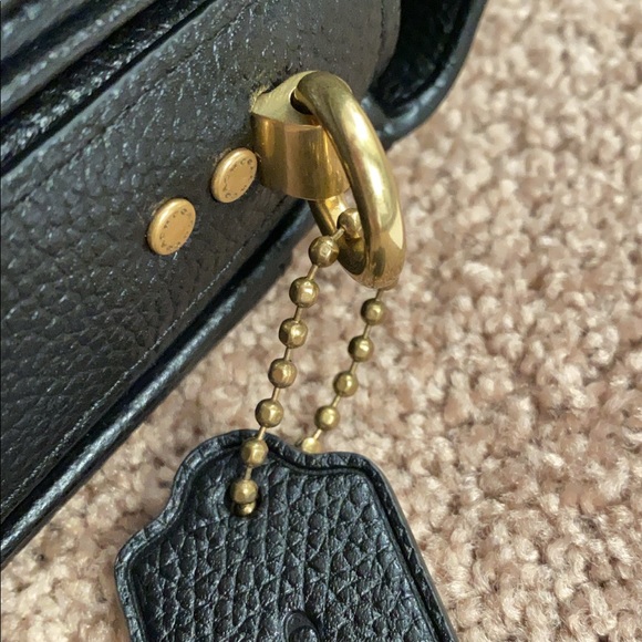 Coach Cassie - Picture 5 of 12